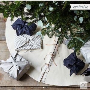 BNWT Handmade Linen Celina Mancurti tree skirt